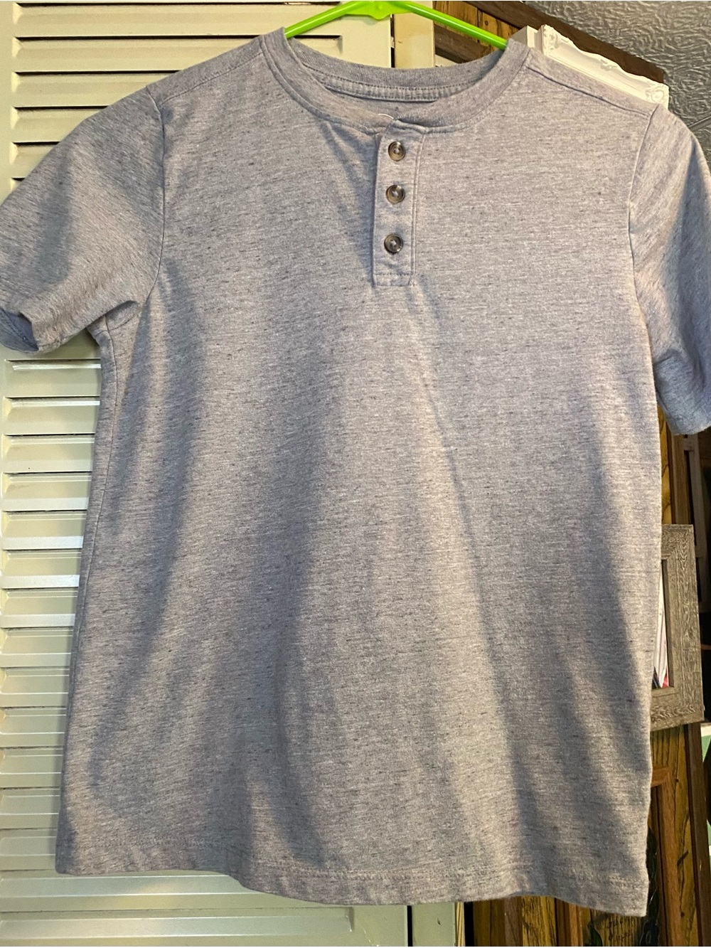 Kids Short-Sleeve Henley Shirt in Light Gray